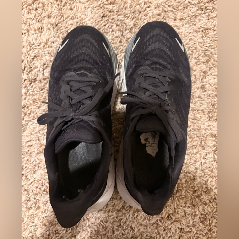 Hoka Arahi 6 women’s